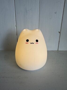 Cute Cat White or Colour Changing Light